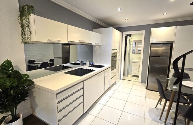 Sleek Darlinghurst 2 bed house in *ideal* location