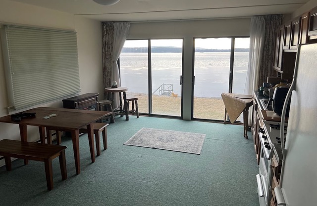 Solar Eclipse, Charming lakeside 2-bedroom cottage in lovely Charlotte, Vermont