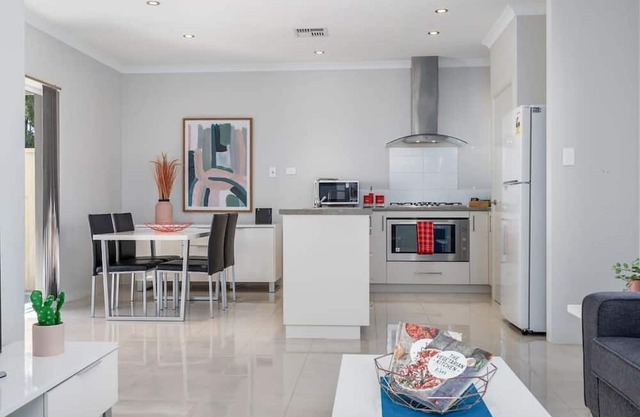 Minimalist suburban villa*Garden City*Family Friendly*