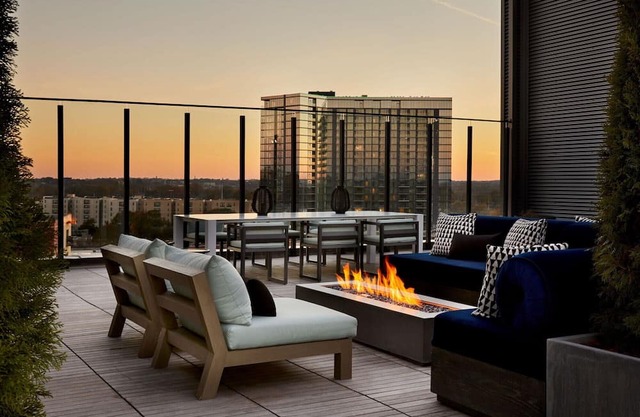 Modern Feng Shui Japanese Studio Suite - FREE PARKING