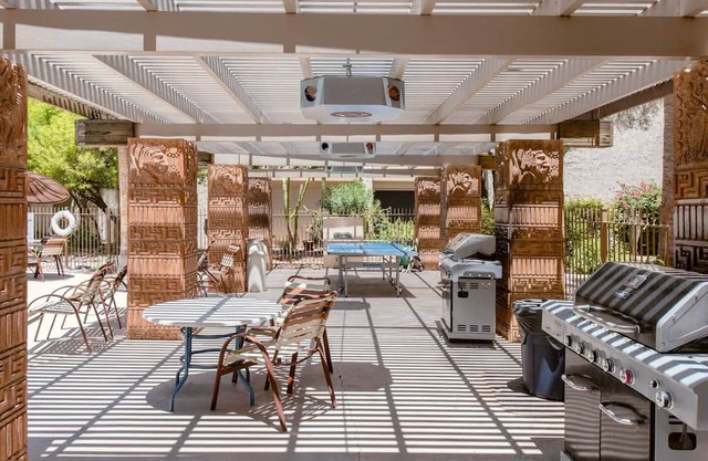 Dog-friendly condo near the heart of Scottsdale with pool, hot tub & gym