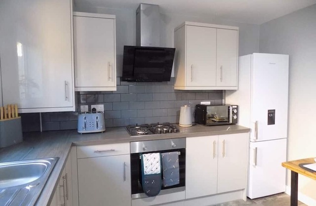 Modern 3 Bed - Lincoln - Parking