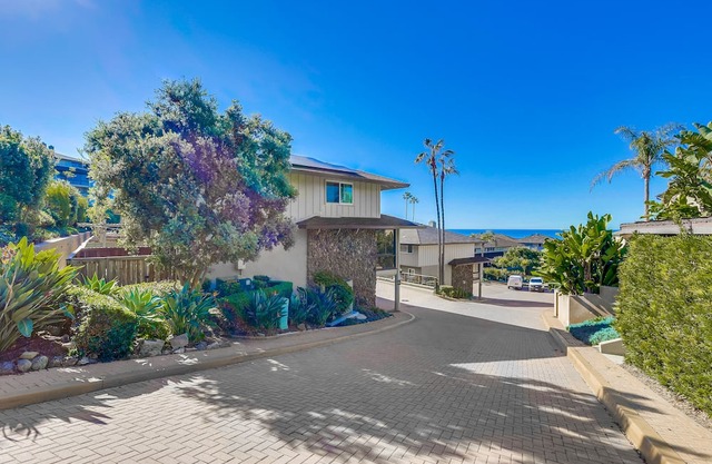 Ocean Front Townhome 3 BR 3 BA 2 car garage fully furnished, South Laguna beach