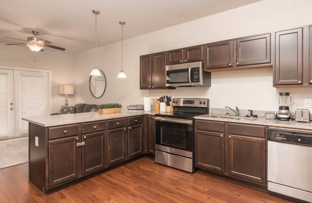 Game Day! .5M to Stadium The Peabody-236