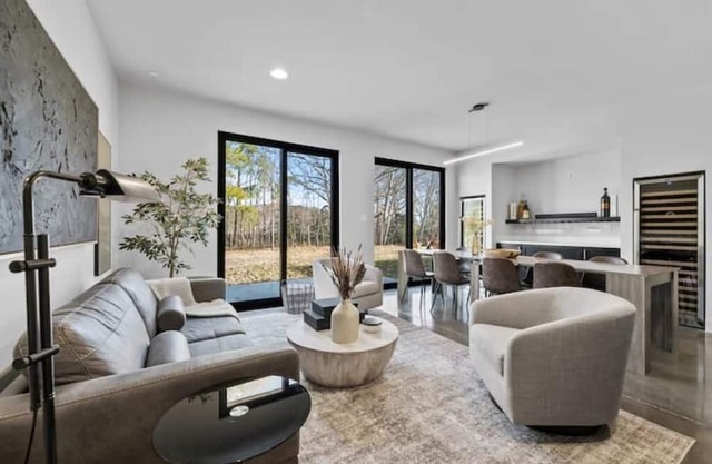 Modern, Waterfront Guesthouse in Broomes Island