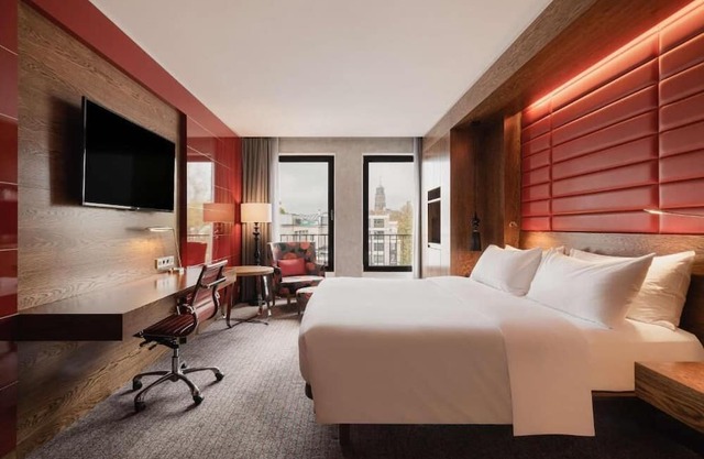 Centrally Located Stay Steps Away From Berlin Cathedral