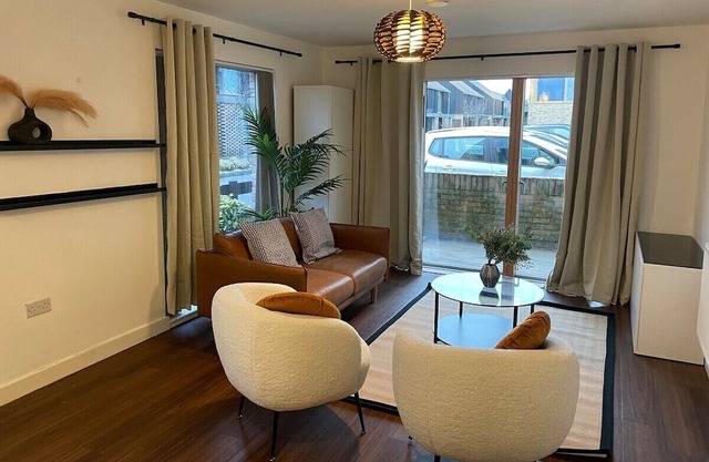 Superior Cambridge Apartment-King Bed nr Hospitals