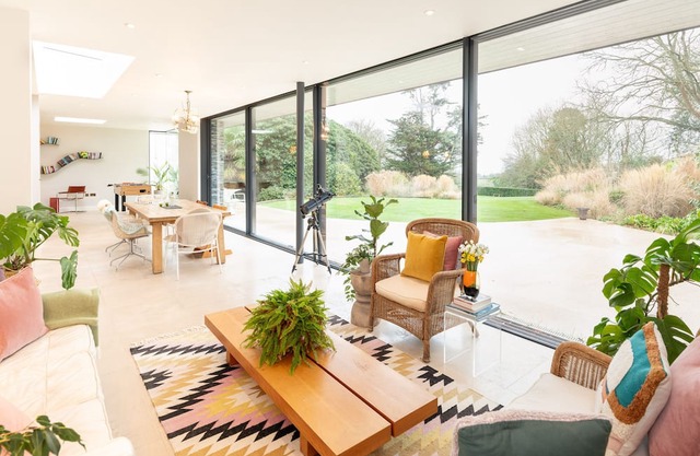 Knowle House - Stunning Country House Sleeps 12 Devon Heated Pool, Dog Friendly