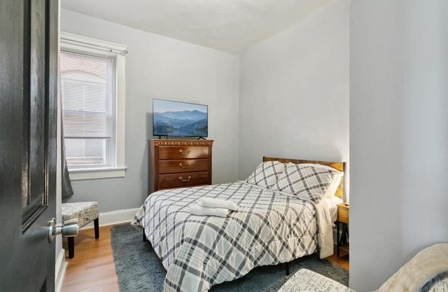This duplex is a 1 bedroom(s), 1 bathrooms, located in Newport News, VA.