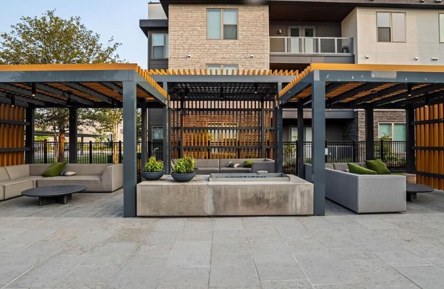 Luxury Oasis Retreat 1BR King| Pool | Gym | Washer