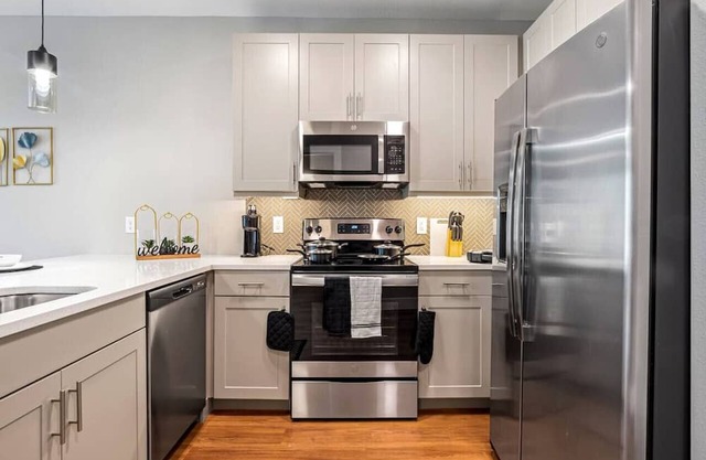 Modern Elegance-1 King BR | Gym | Pool | Laundry