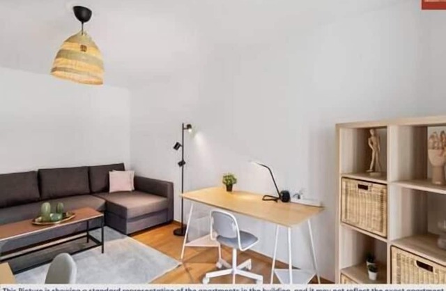 Bright and Cozy APT `17 min away in the center
