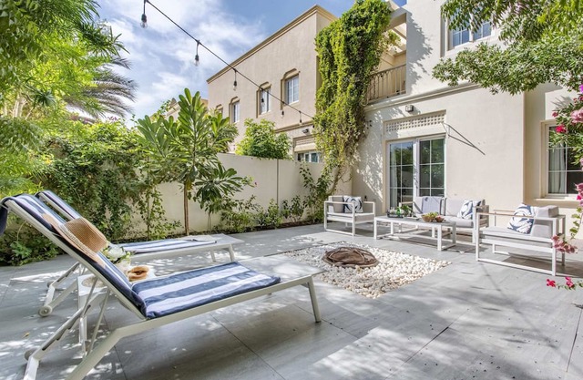 Upscale 2BR Villa w/ Own Backyard in The Springs 8