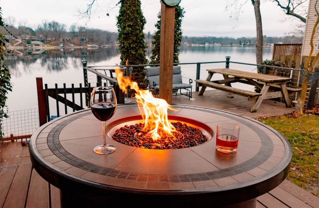 Cozy lakeside cabin near Timber Ridge Ski Resort. Pet-Friendly!!