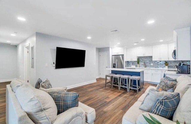 Conveniently Located Contemporary Condos