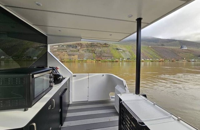 Unvergessliche Ferien auf der Mosel. Gemütliches Hausboot in Bernkastel-kues!