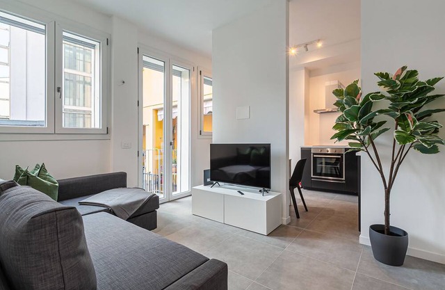 [1 min walk from Metro M1] The Modern Suites