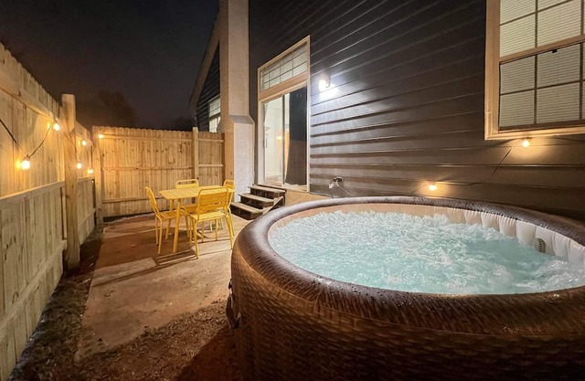 Glam House w/ King Bed + Hot Tub