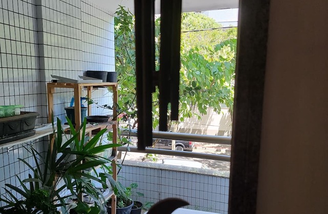 Quarto e Banheiro Privativos com Garagem em Apartamento em Jardim da Penha