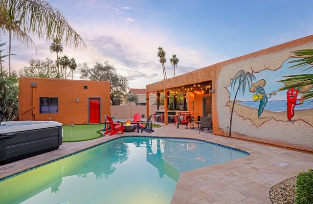 Be in the heart of Scottsdale and enjoy a relaxing pool, game room, and hot tub!
