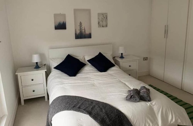 Delightful Ensuite- 1C Charteris