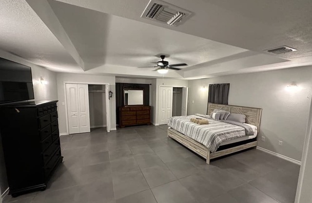 Lonestar Lodge- Enjoy Smart TV with Disney, Amazon Prime, Ext. nearby Casino!