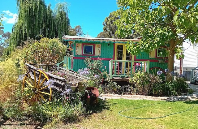 Stay in a Peacefull'friendly quiet village of Balingup wa . explore many things