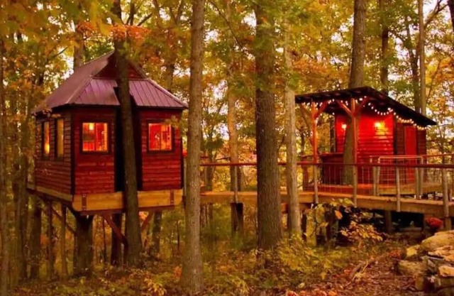 The Getaway Treehouse & Jacuzzi Bath House