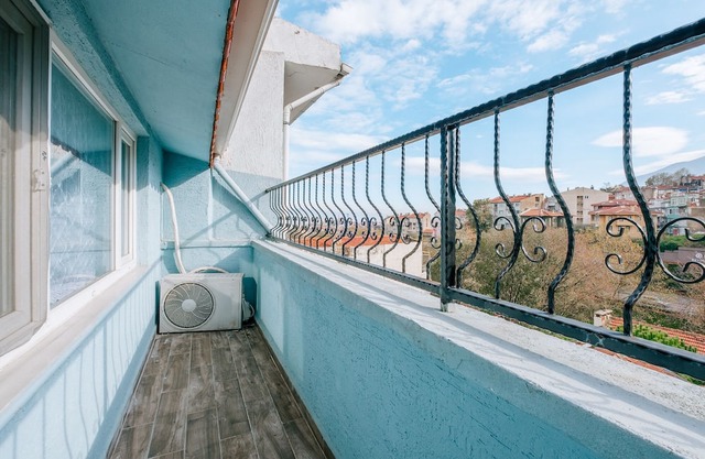 Urban Flat with Balcony in Bursa