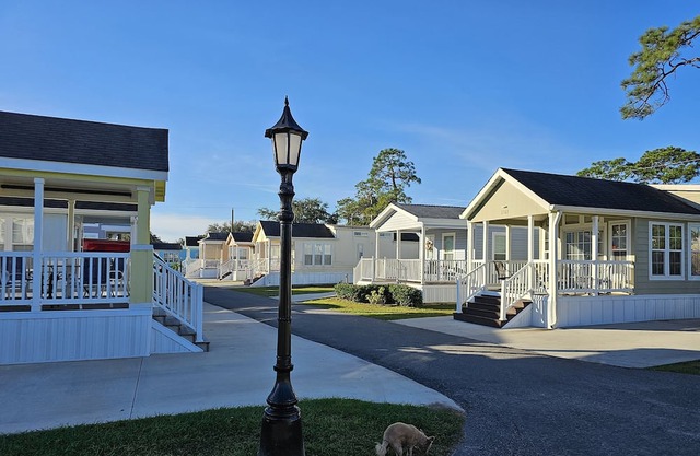 2 BEDROOM DISNEY AREA VACATION RENTAL IN AWARD WINNING "MILL CREEK RESORT"