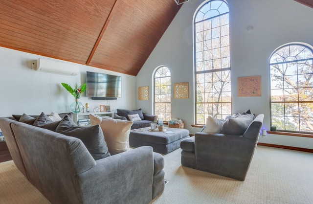 Waterfront Gainesville Home w/ Dock, Near Wineries