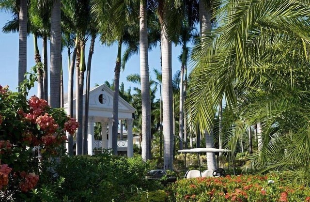 Colonial Style Villa w/ Free WiFi, Pool Access, Bar & Cocktail Lounge
