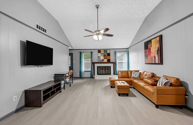 New Listing/NASA/ 4br 2ba 2000sq Sleeps10, Pet Friendly,Monthly discounts