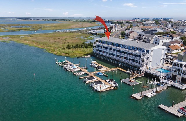 3 bedroom, 2 bath "SUNSET" condo in Anglesea with pool!