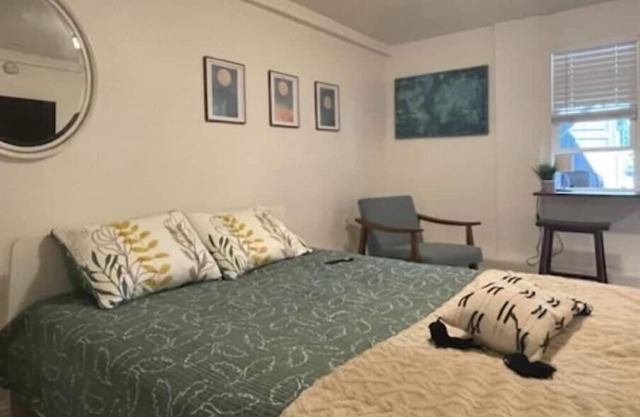 Charming Studio Apartment with patio in back of house