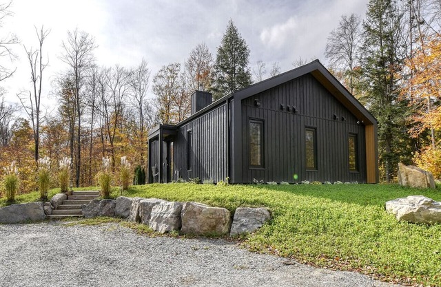 Selva Refuge Spacious Design Cabin w/ Hot Tub, Les Laurentides