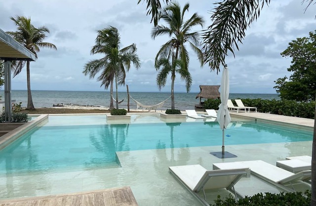 Villa en Barú con playa privada 6BR