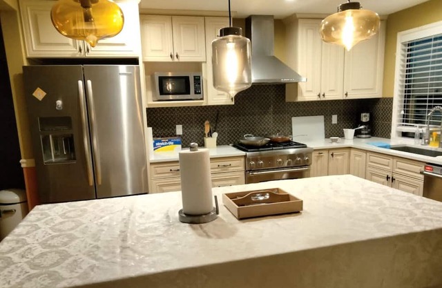 Bellevue Somerset Luxury House 5b/3.5b + Super View, but Still very Affordable!