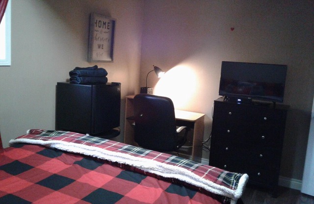 You're Always Home 5 - Queen bed with Continental Breakfast