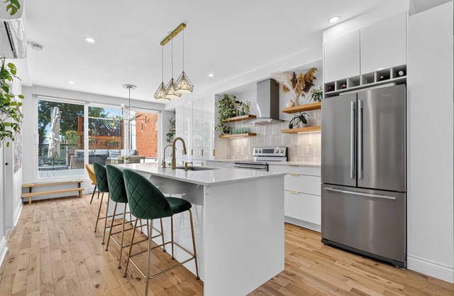 Montreal gem: 3 bedroom home in Verdun with parking across from the water/trails