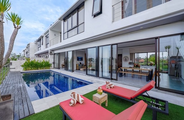 Spacious Seminyak Villa – 5 Bedrooms & Pool