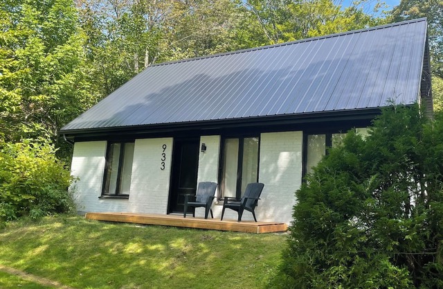 Renovated country home on Île d'Orléans/La Maison Blanche