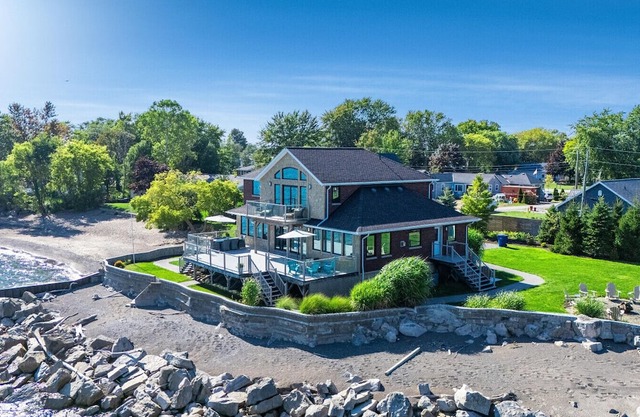 The Glasswater Lake Estate surrounded by Natural Conservation Areas