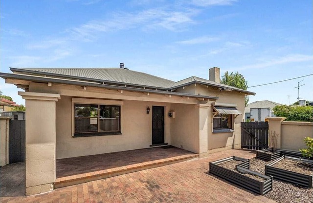 Cosy Lodge Mount Gambier close to shopping, eating, playing