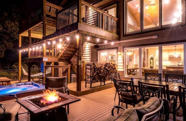 Luxurious Villa with Hot-tub, Fire Pit and Games in Gary, Indiana