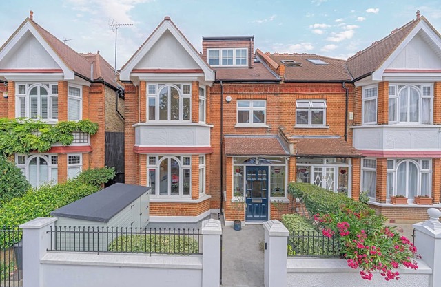 Designer 6-Bed Putney Home with AC