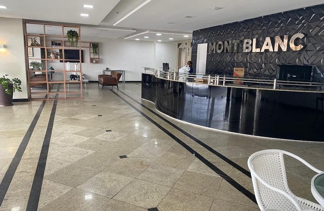 Cozy 1-bedroom apartment in charming São Luís, with swimming pool and gym.