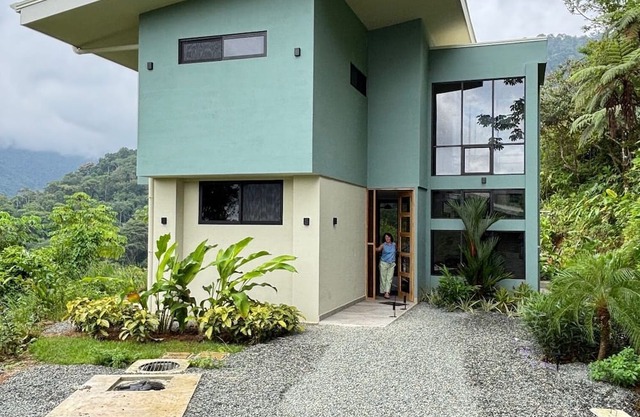 Newly constructed guest house —2 bedrooms, 2.5 bathrooms, mountain & ocean views