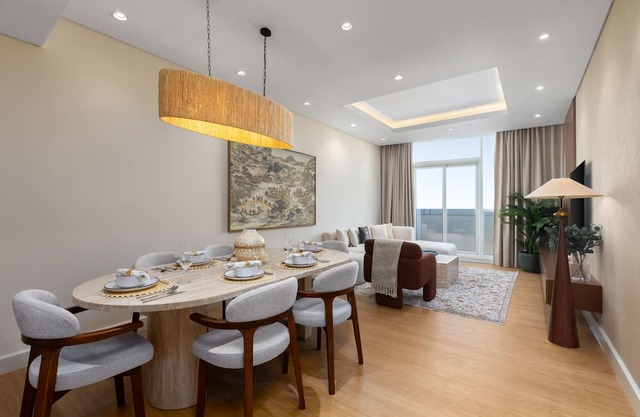 Chic Downtown Living w/Dubai Cityscape Views