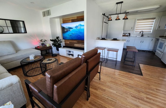 Bungalow House Winnipeg -Short Term/Monthly Rental